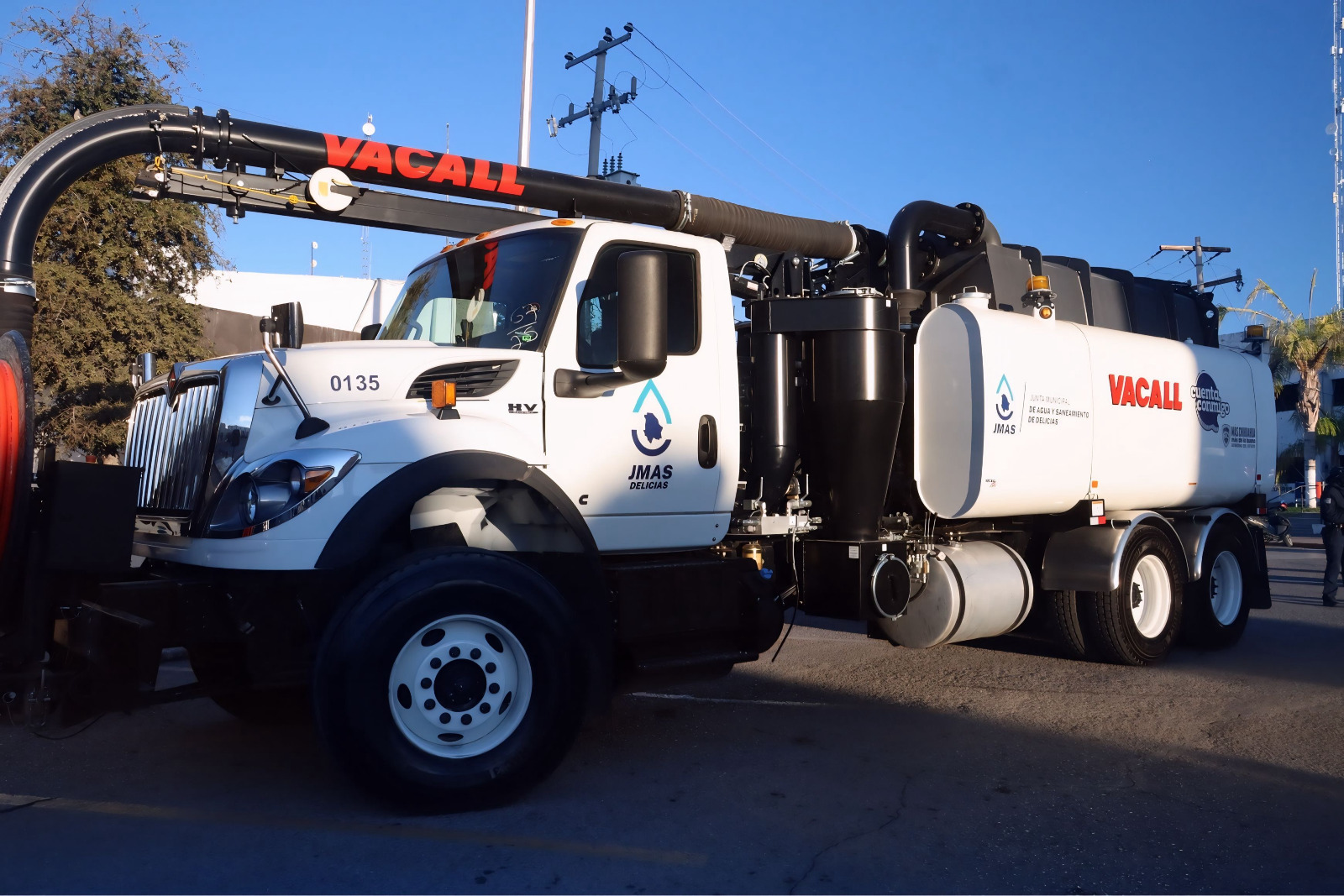 Refuerza JMAS Delicias mantenimiento del drenaje con nueva unidad de desazolve