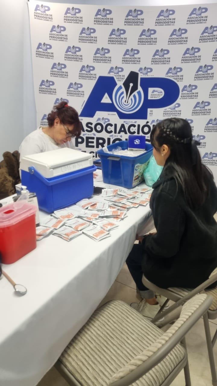 Refuerza IMSS Chihuahua jornadas de vacunación invernal en espacios públicos y privados
