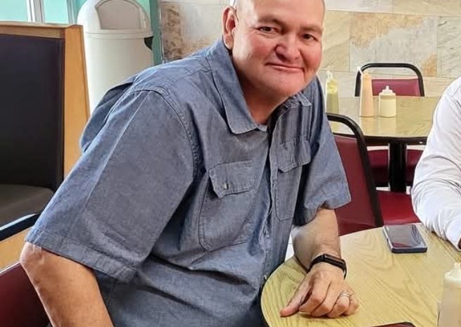 Muere funcionario estatal tras volcadura en carretera