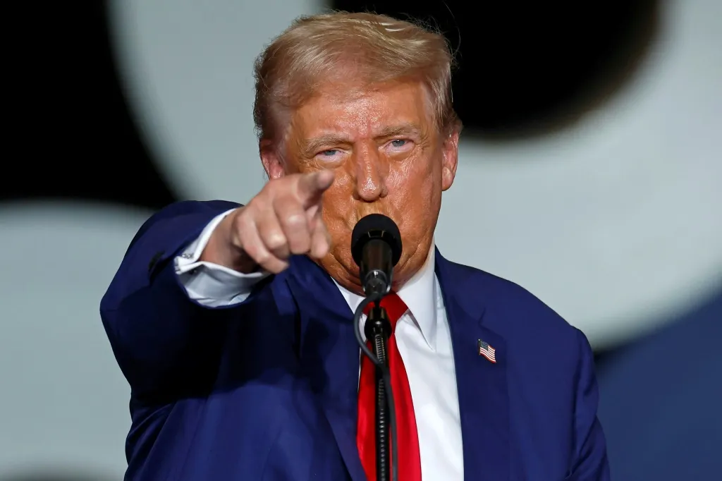 Vamos a empezar a atacar por tierra a los cárteles, ellos gobiernan México: Trump afirma que son una amenaza para la seguridad de EU