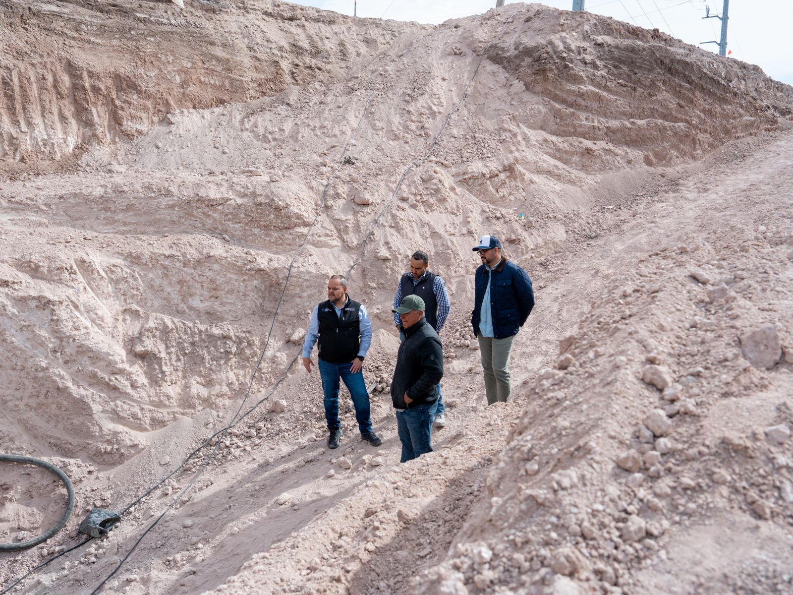 Juan Carlos Velasco celebra la interconexión de la primera y la segunda etapa del Colector del Fonapo
