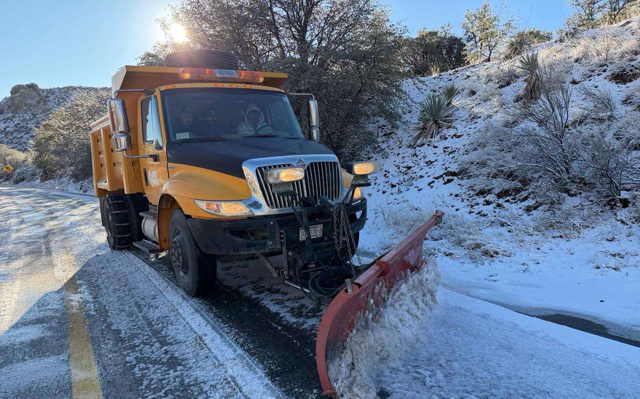 Cierran tramo Agua Prieta–Janos por caída de nieve en el Puerto San Luis
