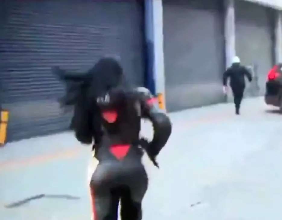 Corretea reportera a policía extorsionador