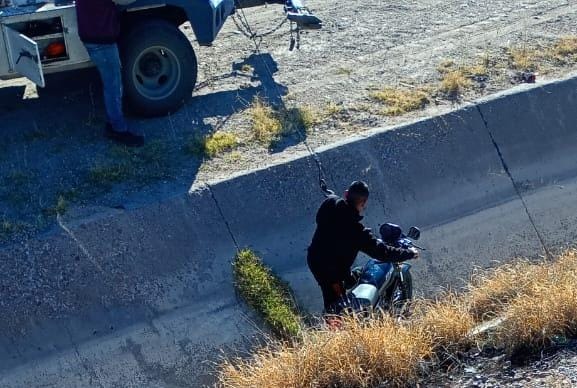 Un detenido y un lesionado tras caída a canal en colonia Vicente Guerrero