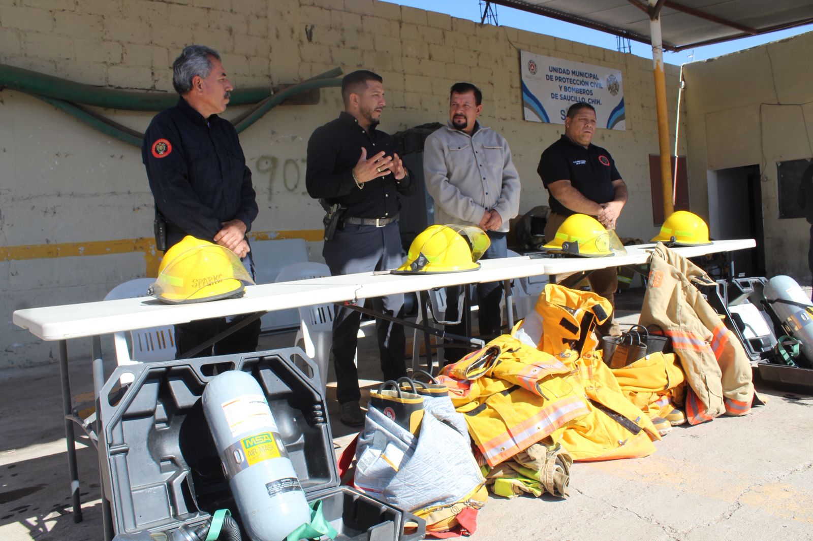 Apoyan Bomberos de Delicias a corporación de Saucillo con equipamiento