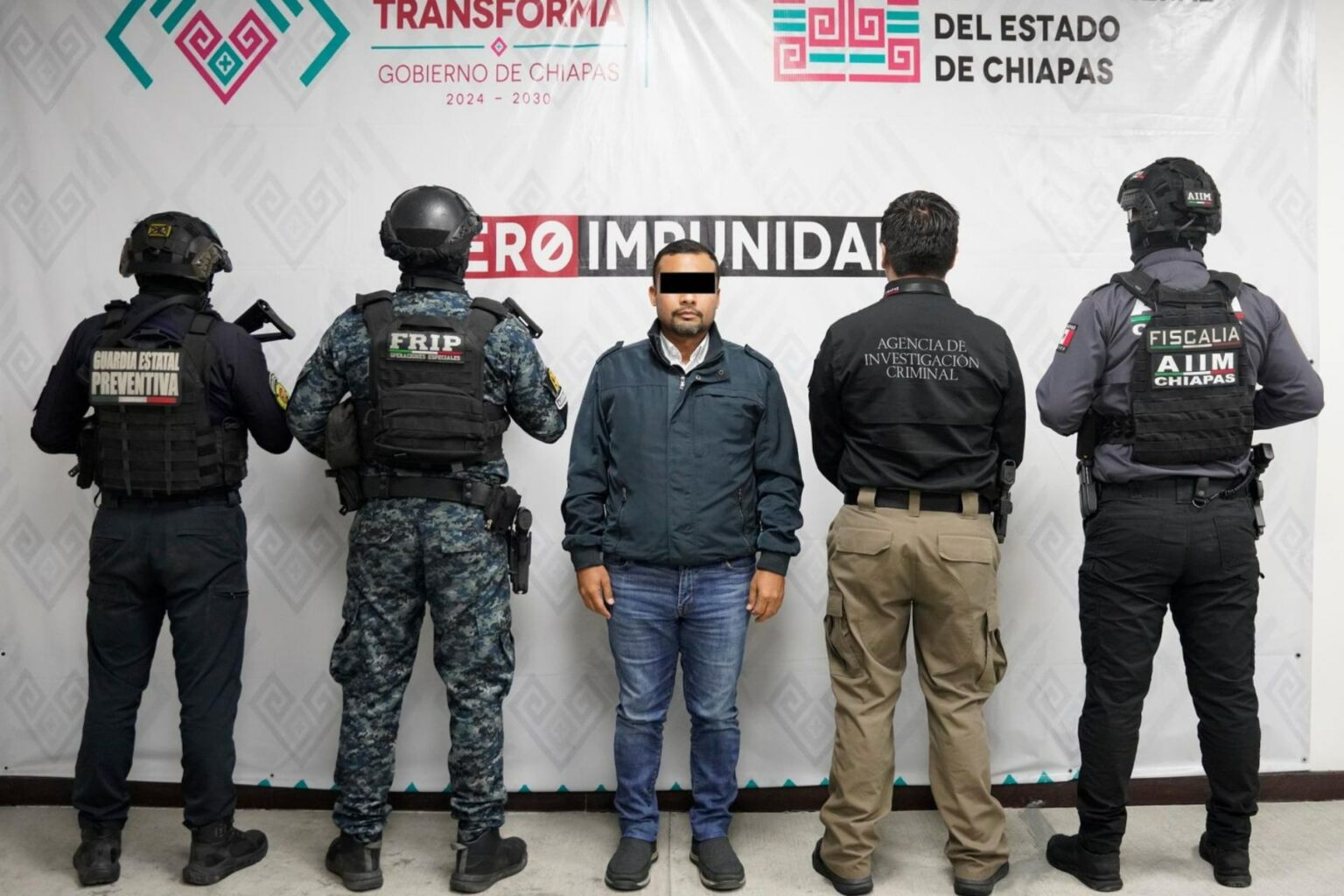 Detienen a alcalde; lo acusan de corrupción y vínculos con criminales