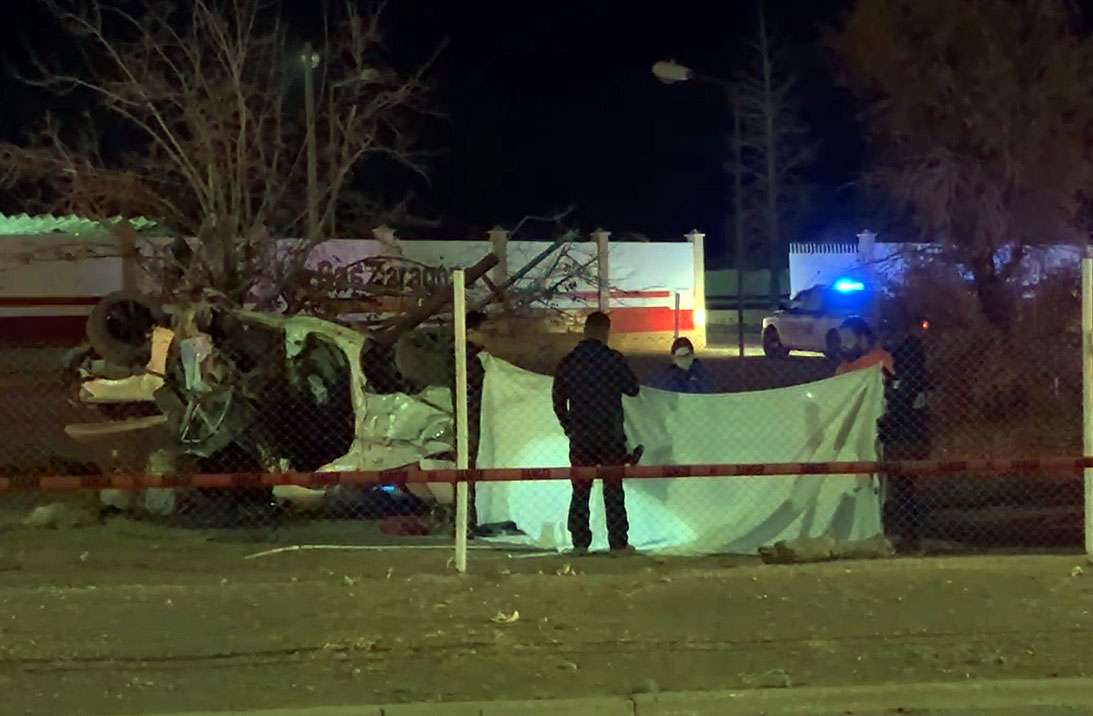 Trágica volcadura cobra la vida de dos jóvenes durante la madrugada