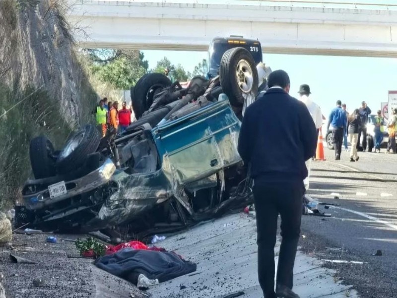 Tragedia: Familia completa muere al ir rumbo a Mazatlán; solo una niña sobrevivió