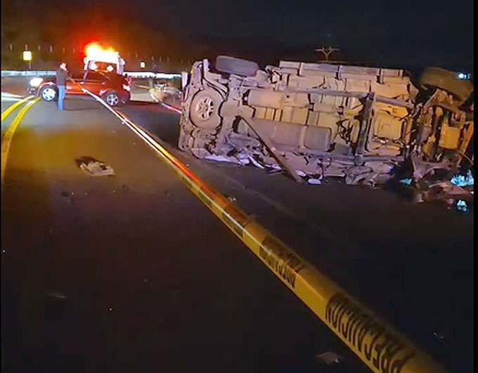 Un muerto y dos lesionados saldo de choque y volcadura en carretera