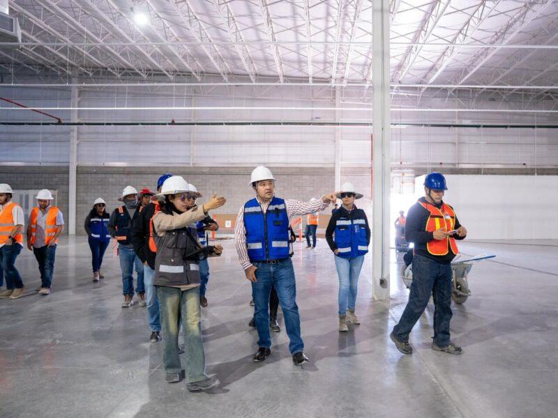 Constata alcalde avance en la construcción de Walmart