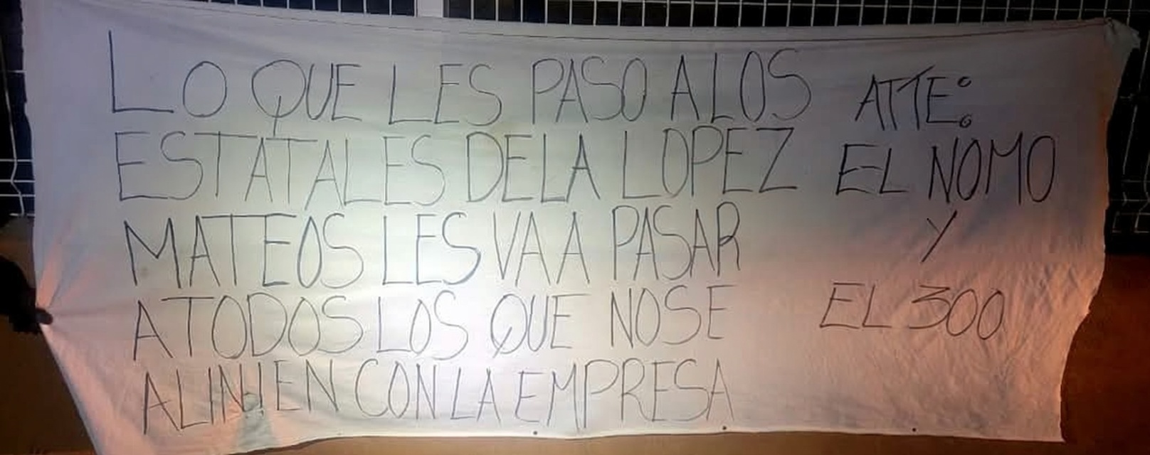 Dejan manta con amenaza tras ataque a policías; advierten represalias