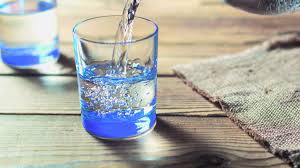 Cuánta agua necesita el cuerpo al día y por qué es importante