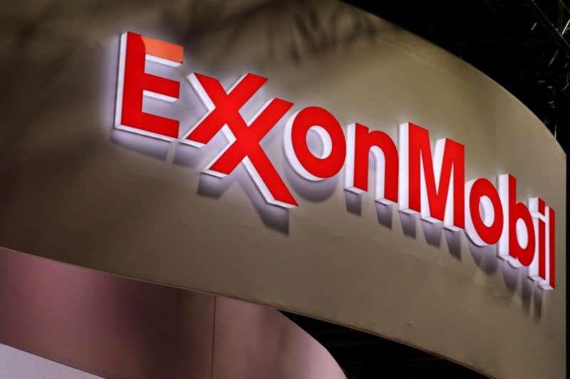 Sugiere Trump dejar fuera a ExxonMobil de sus planes petroleros en Venezuela