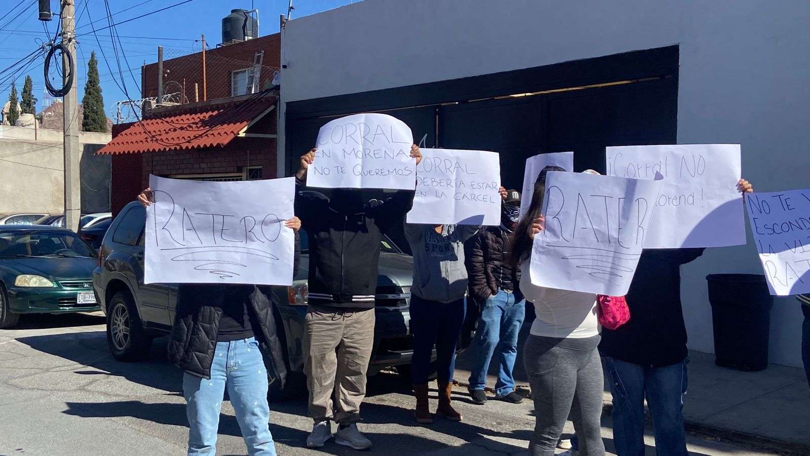 Exigen militantes de Morena a Corral deslindarse del partido