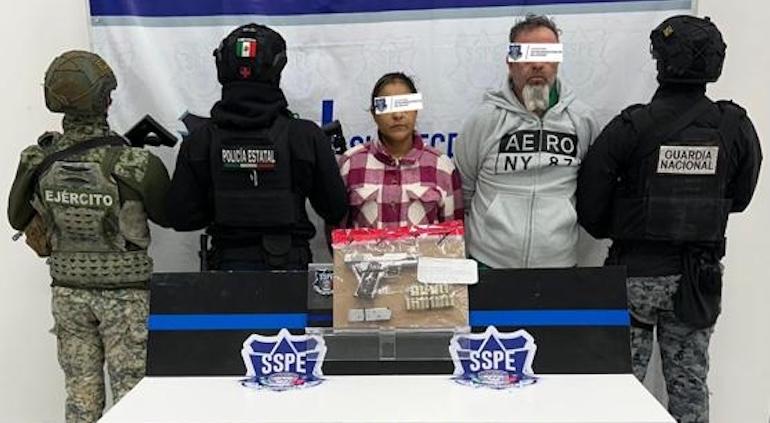 Presentan a “El Trini” y su pareja, líder criminal de Los Cabrera