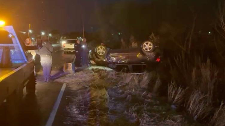 Choque y volcadura de policía de Rosales en carretera Delicias-Rosales
