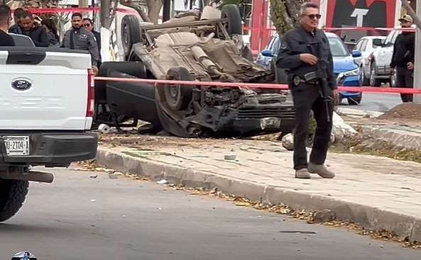 Persecución de halcones termina con volcadura; abandonaron los vehículos con arsenal