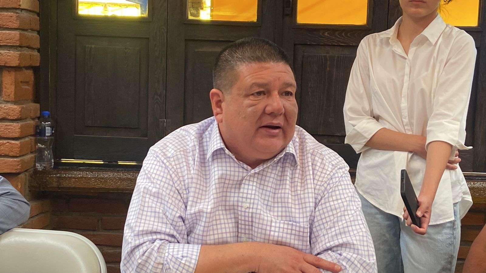 Investigan videos de funcionarias de Guadalupe y Calvo disparando armas