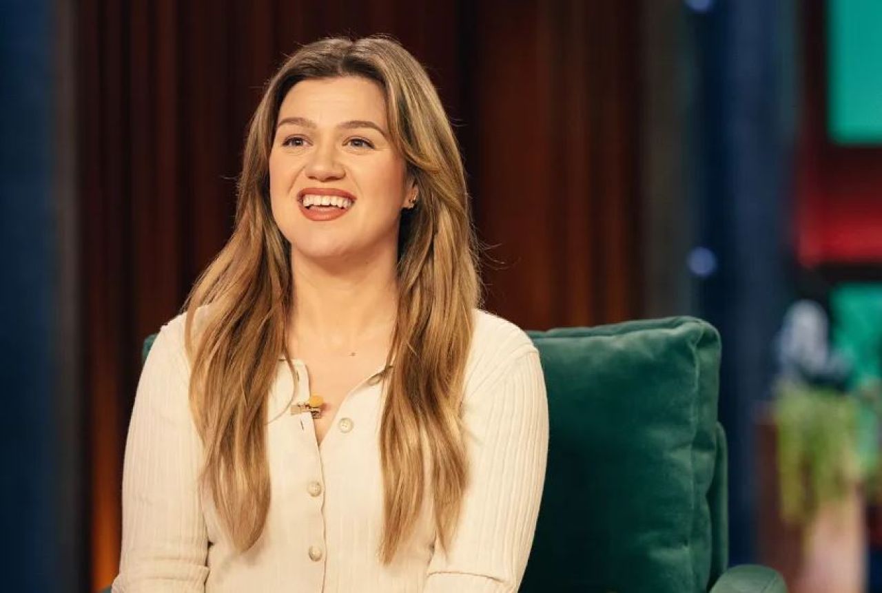 Confirma Kelly Clarkson cierre de su show para priorizar a su familia
