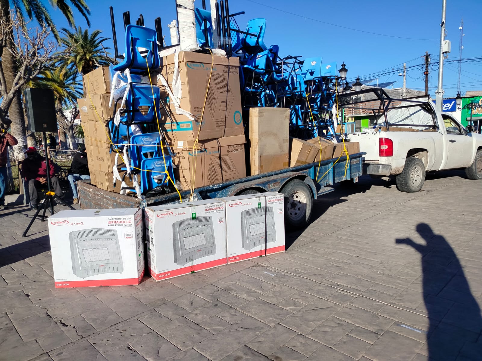 Municipio de Meoqui entrega apoyos y equipamiento a escuelas: Fortalecen educación en comunidades