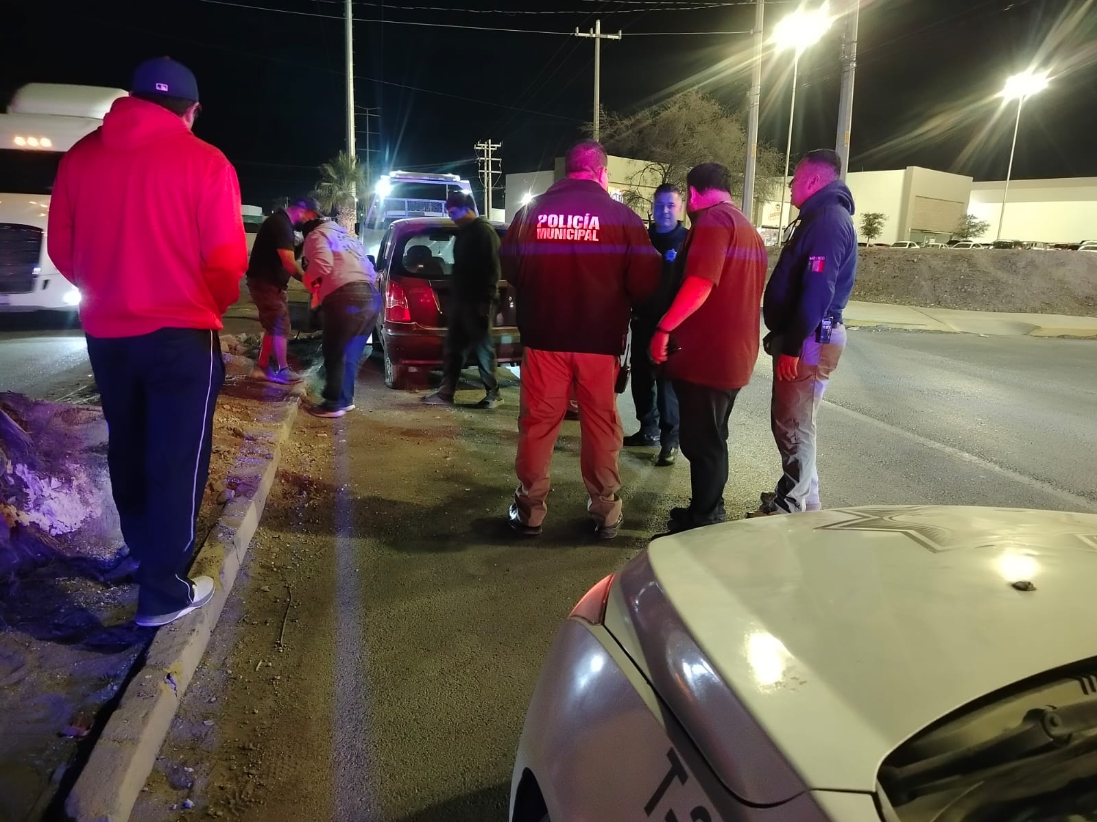 Fuerte choque frente Alsuper 24 horas dejó daños por 40 mil pesos