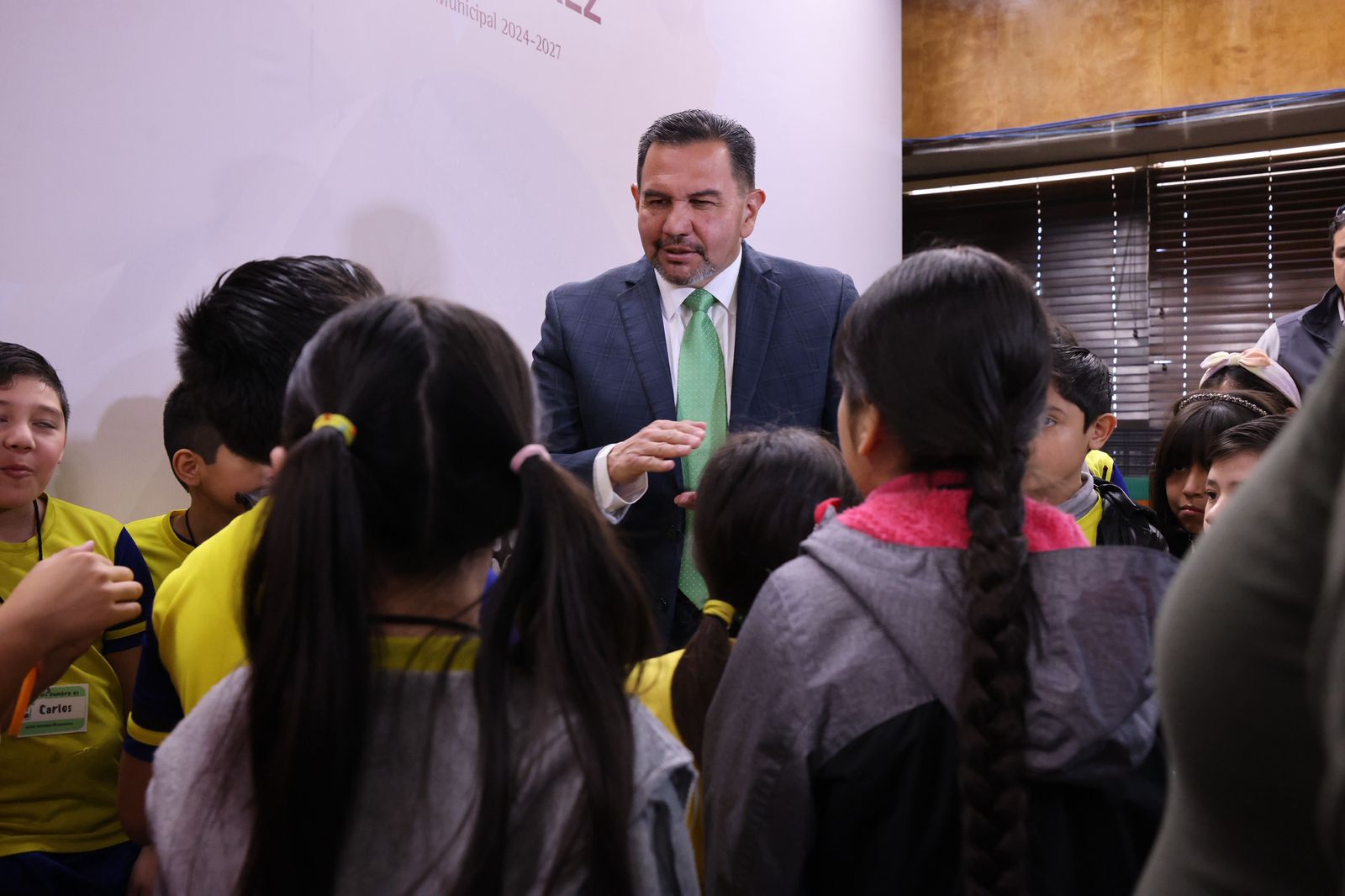 Responde Presidente Pérez Cuéllar a preguntas de niñas y niños