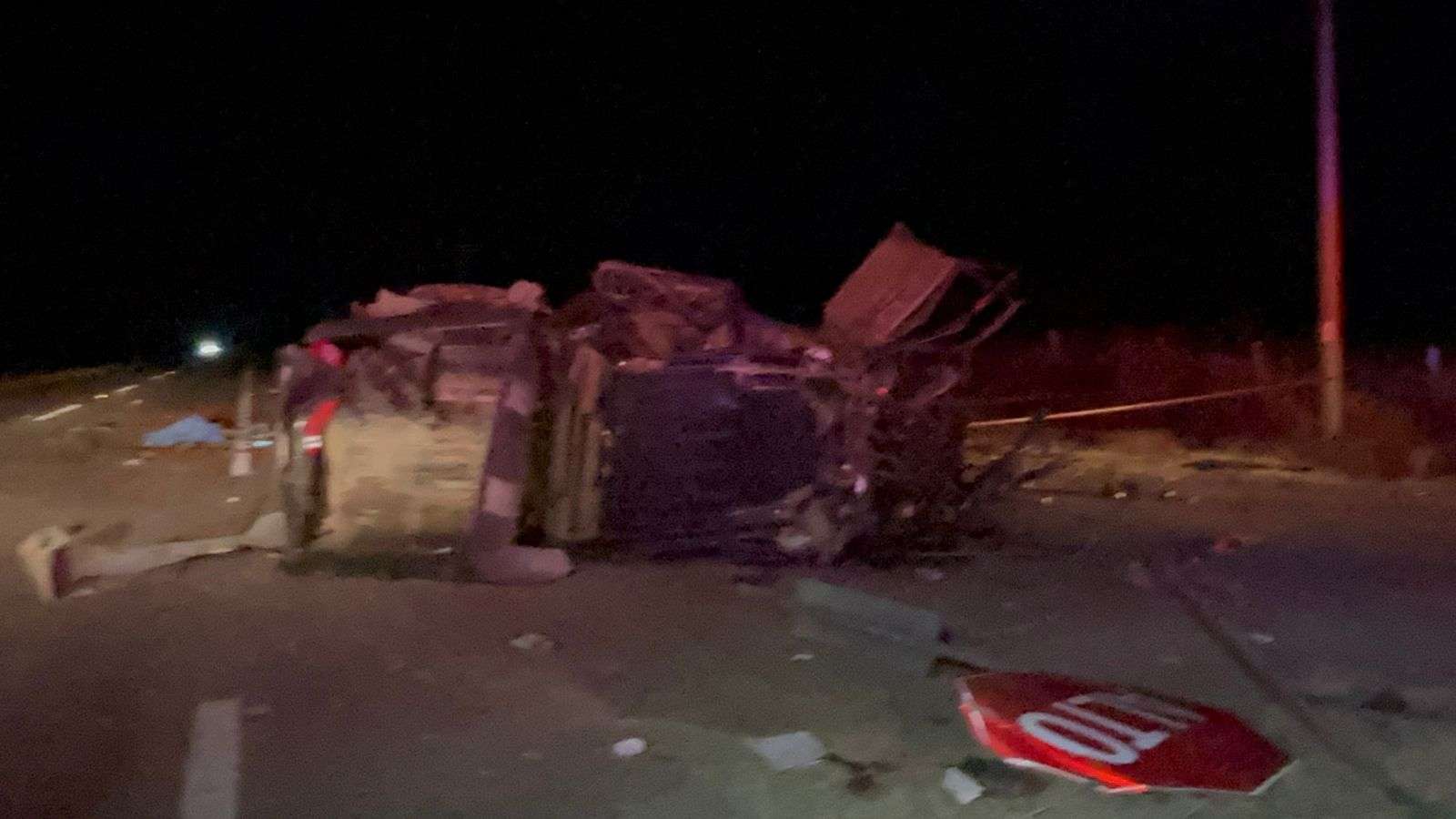 ???? ¡TRAGEDIA EN LA CARRETERA! ???? Volcadura deja un muerto y 4 heridos; exceso de velocidad y alcohol, las causas.