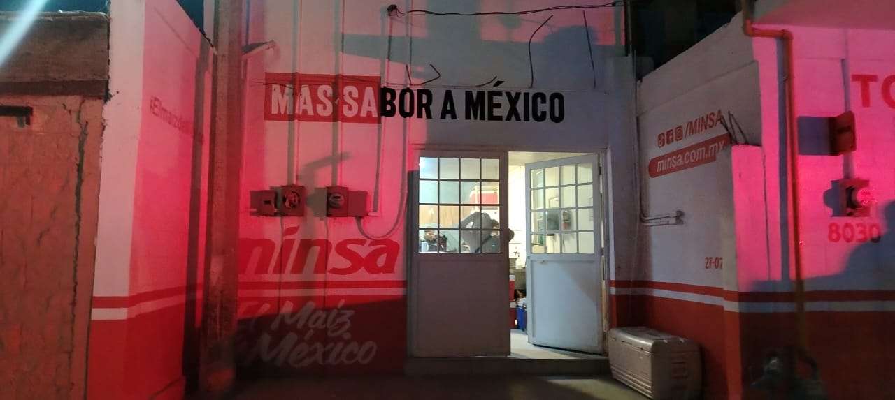 Mataron a dos personas en una tortillería; asesinos huyeron en troca negra