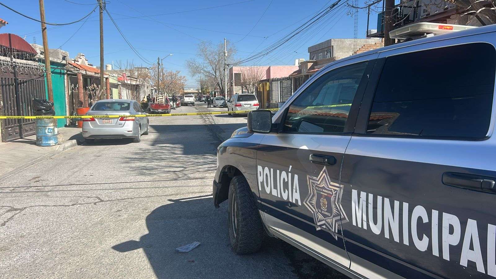 ???? ¡ATAQUE EN EL DOMICILIO! ???? Motociclistas ejecutan a mujer; huyen sin dejar rastro. ????