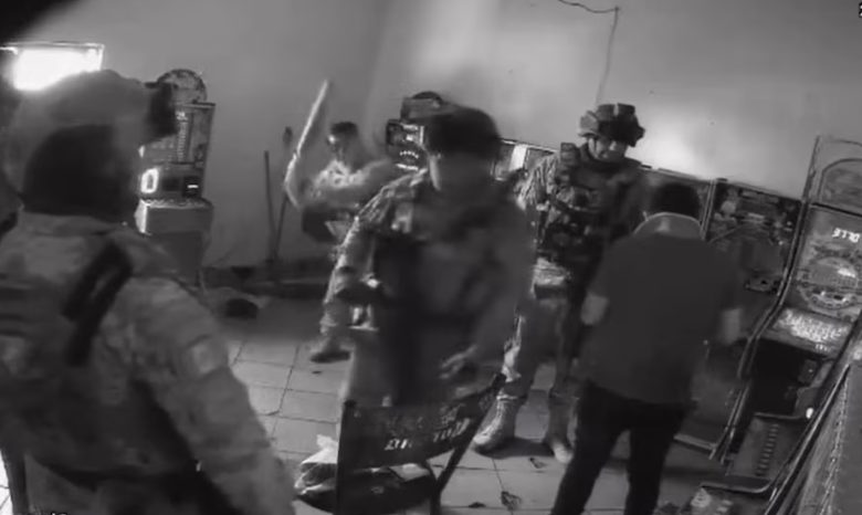 “Somos la muerte”: video muestra a militares torturando a joven en Michoacán