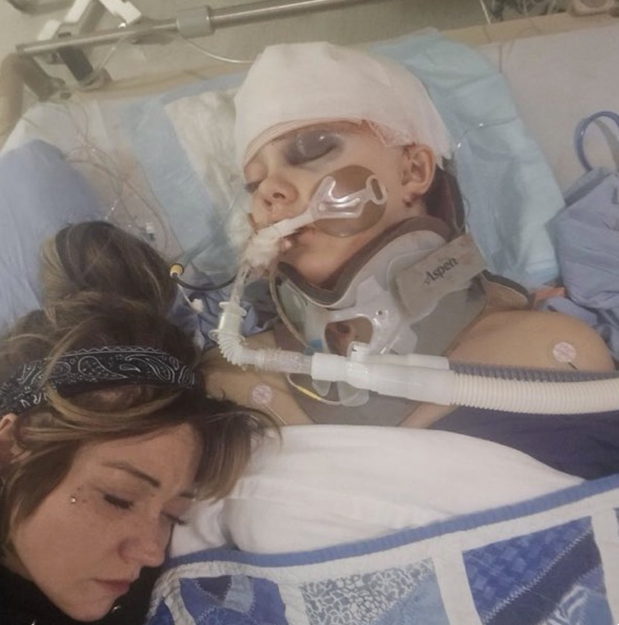 ¡DESGARRADOR! ???? «No sobrevivirá», dicen médicos a madre de niña baleada en la cabeza dentro de su escuela