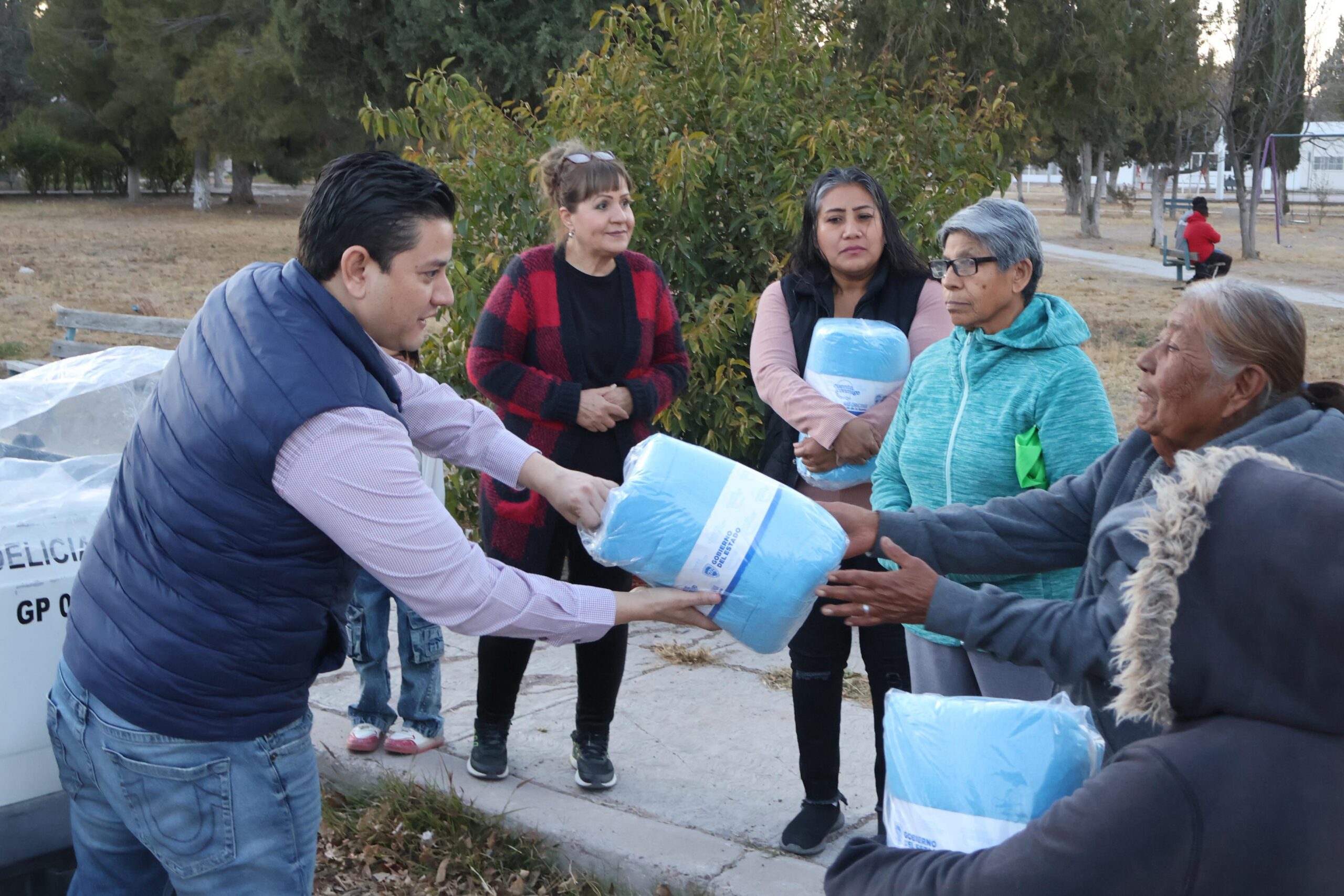 Entrega Gobierno de Delicias apoyos alimentarios en colonias Morelos y Cuauhtémoc