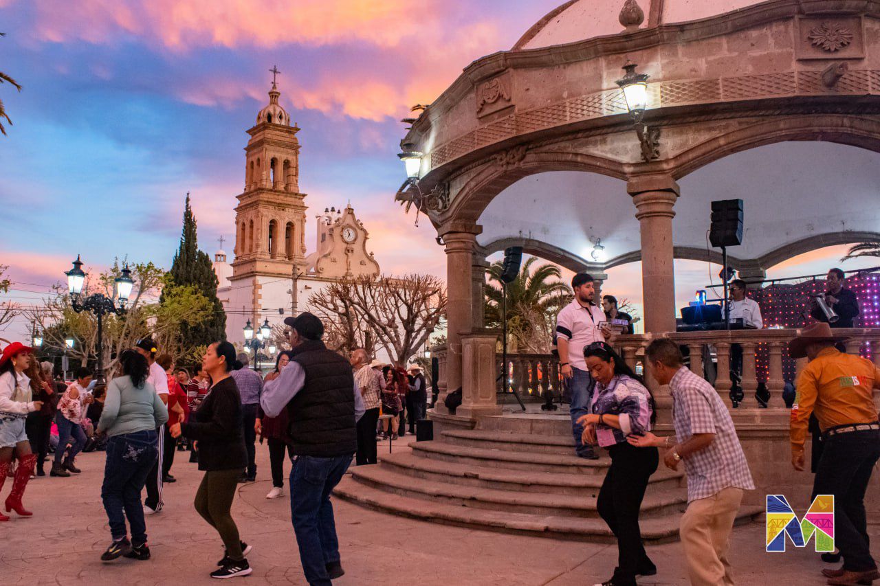 Vive la alegría del “Domingo de Serenata” en Meoqui