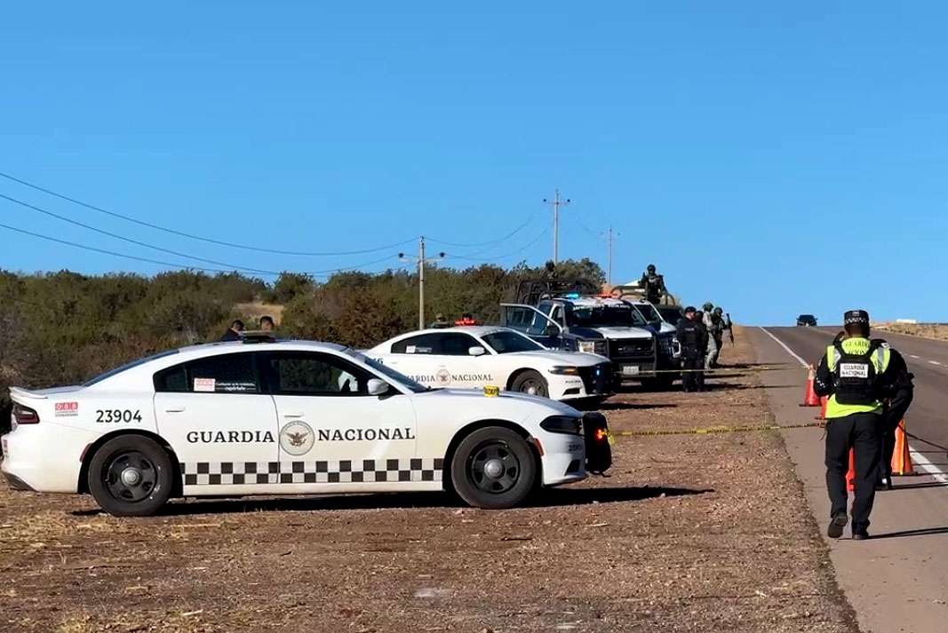 Encobijados y con mensaje!! Localizan tres cuerpos en la carretera