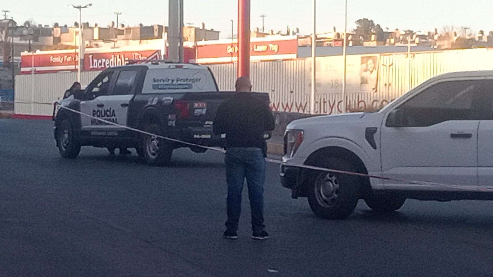 ???? ¡TRAGEDIA EN LA VÍA PÚBLICA! ???? Adulto mayor fallece tras desvanecerse en paradero de camión.