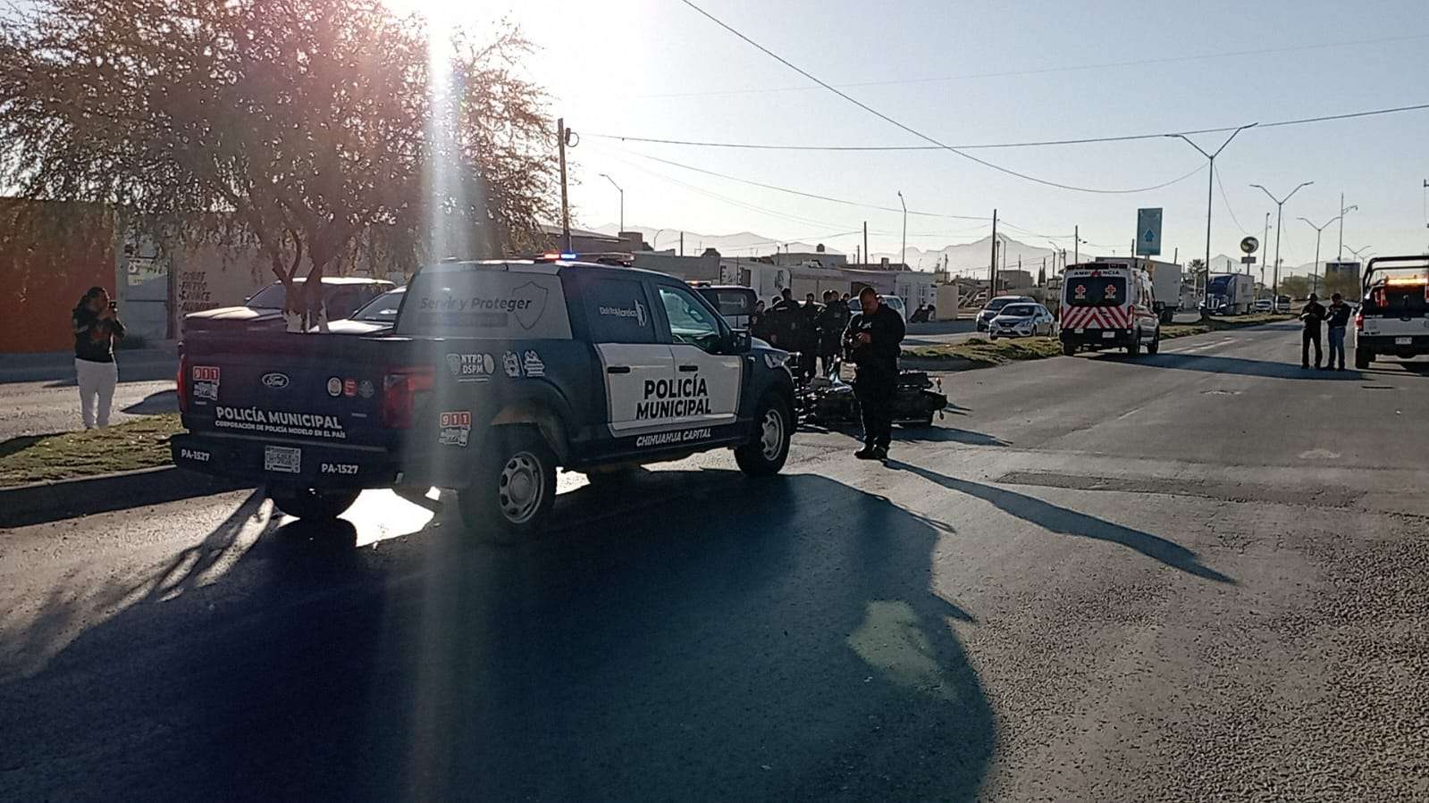 ???? ¡TRAGEDIA ESTA MAÑANA! ???? Muere motociclista tras impactarse contra camioneta y camellón.