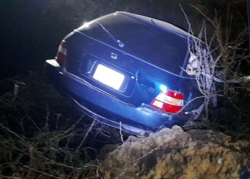 FATAL CHOQUE DEJA UN MUERTO!! Tras impacto, auto cayó a desnivel de 25 metros