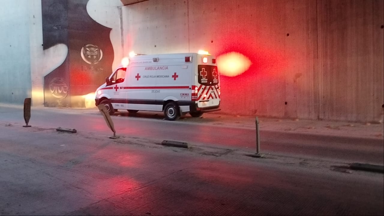 ???? ¡TRAGEDIA EN EL PUENTE SUPRIMIDO! ???? Joven intenta quitarse la vida y moviliza a cuerpos de emergencia en Delicias. ????