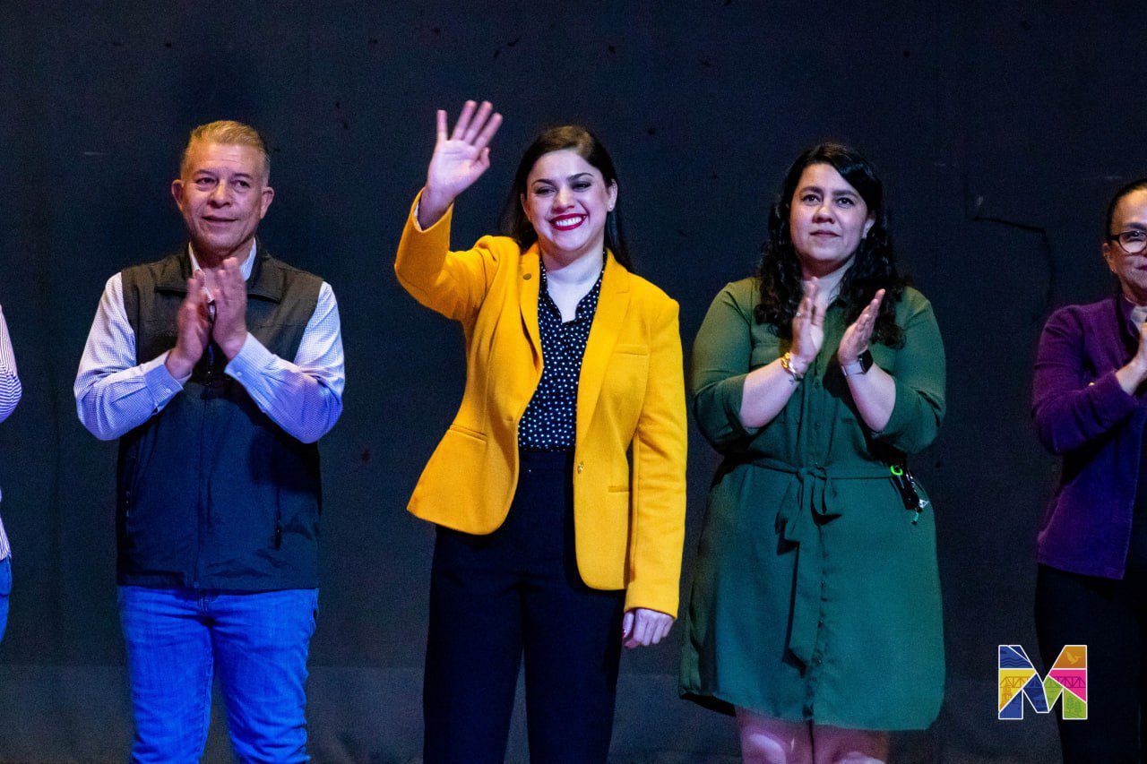 Entrega Presidenta Municipal más de 400 Becas Universitarias