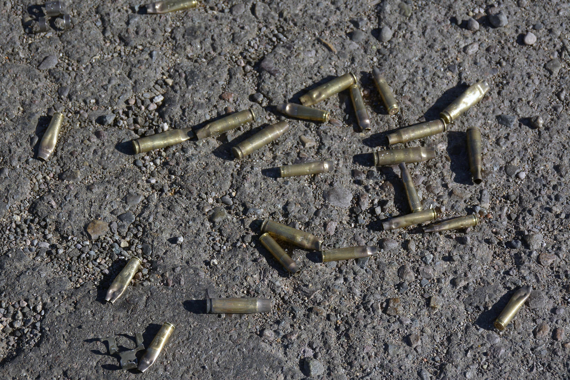 Cinco muertos!! Ataques armados contra objetivos específicos