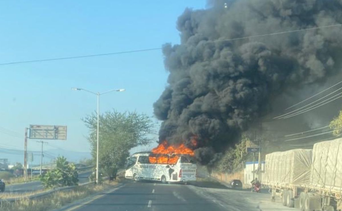 Se registran narcobloqueos en Jalisco; Gabinete de Seguridad confirma operativo en la zona
