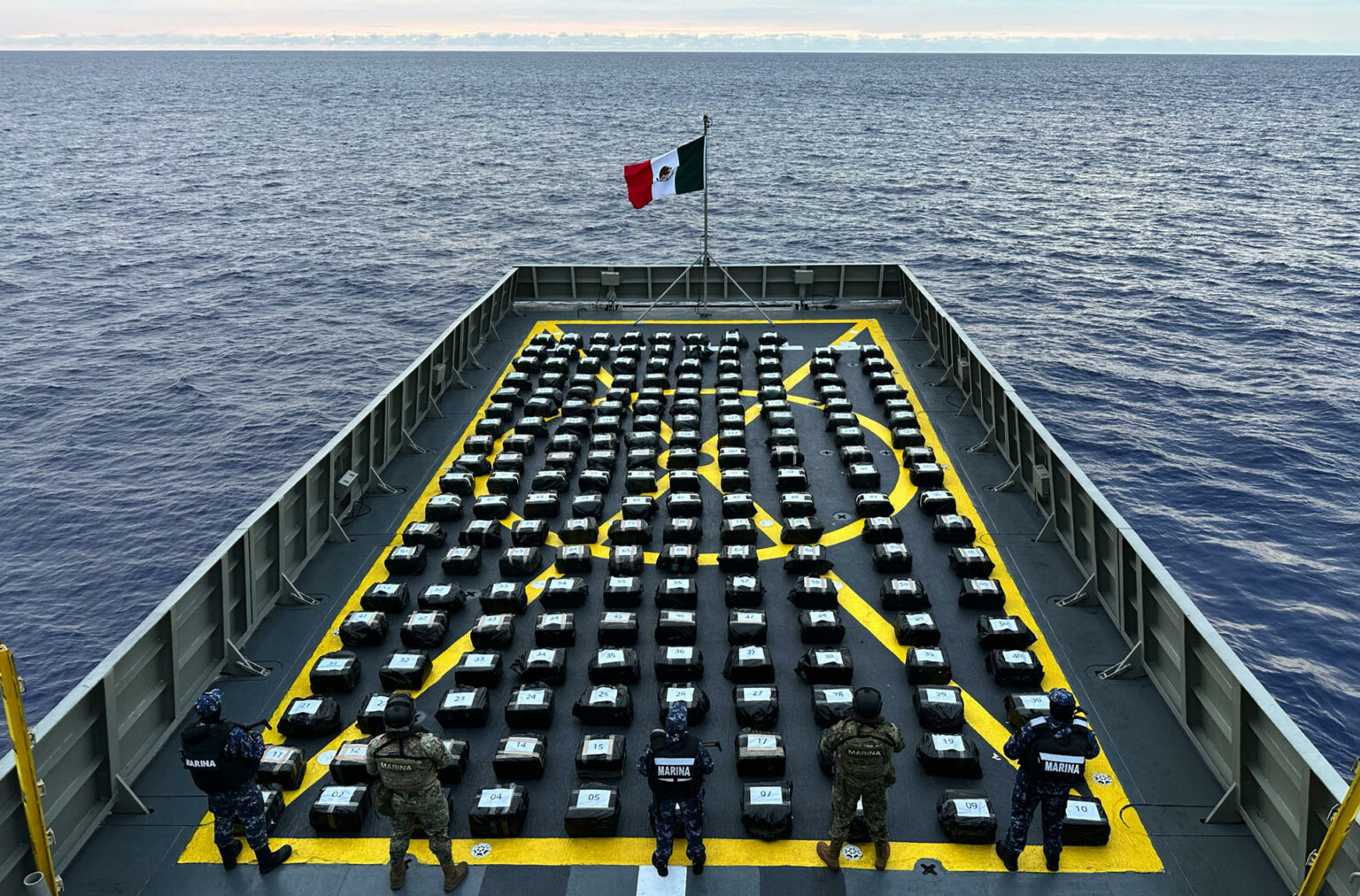 México y EE.UU. incautan 188 bultos con toneladas de cocaína en aguas internacionales