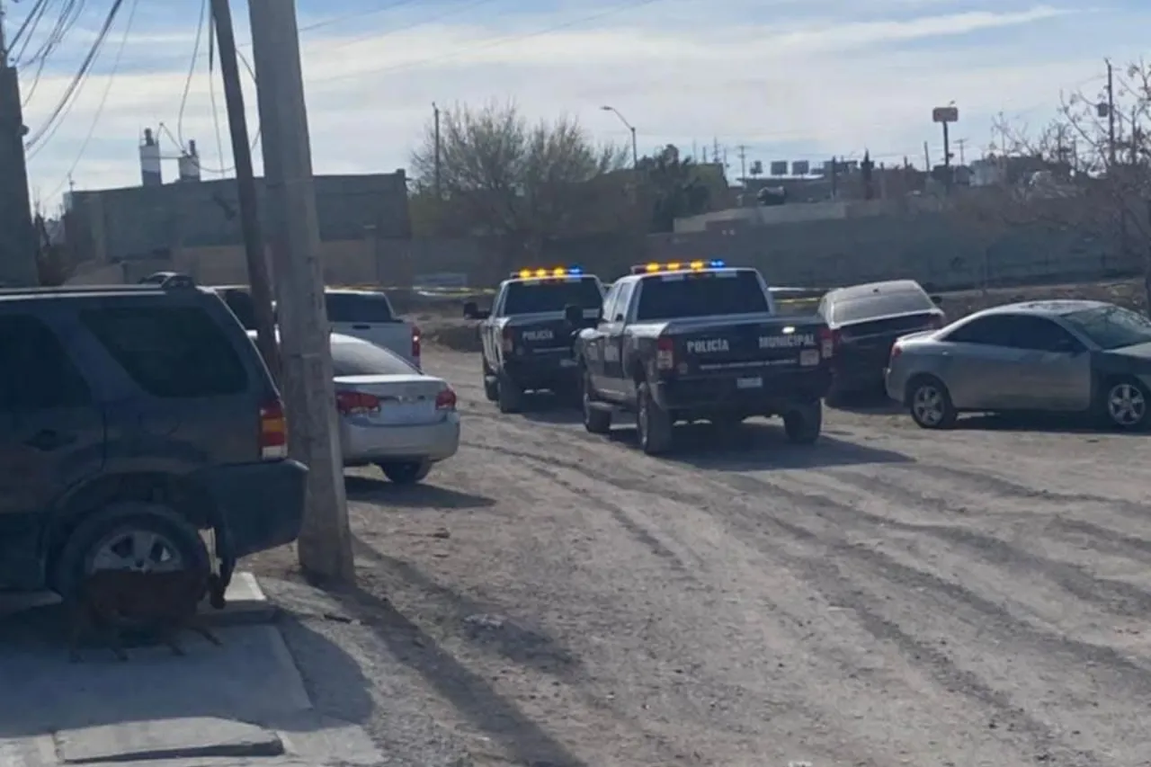 ???? ¡ATAQUE A PLENA LUZ DEL DÍA! ???? Ejecutan a hombre y huyen en vehículo sin placas; fuerte operativo.