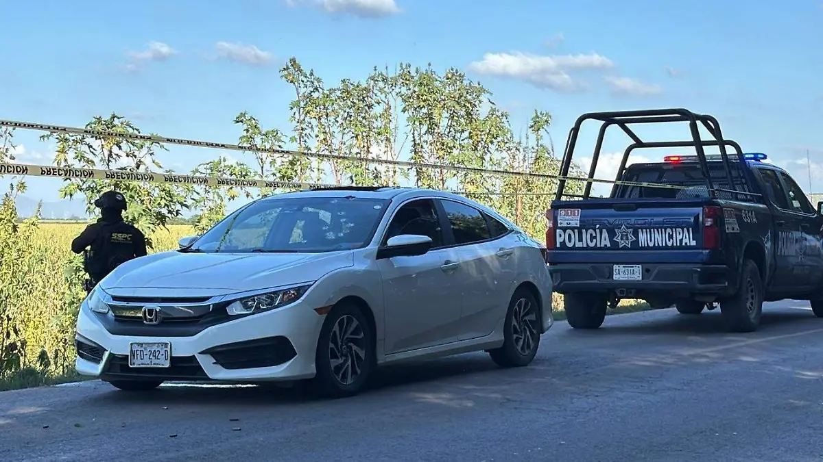 ¡LO EMBOSCARON EN LA CARRETERA! ???? Acribillan a excomandante de la policía mientras conducía su auto