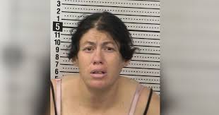 ????¡HORROR EN EL BAÑO PÚBLICO!???? El líquido azul delató el macabro final de una bebé. Te helará la sangre. ????