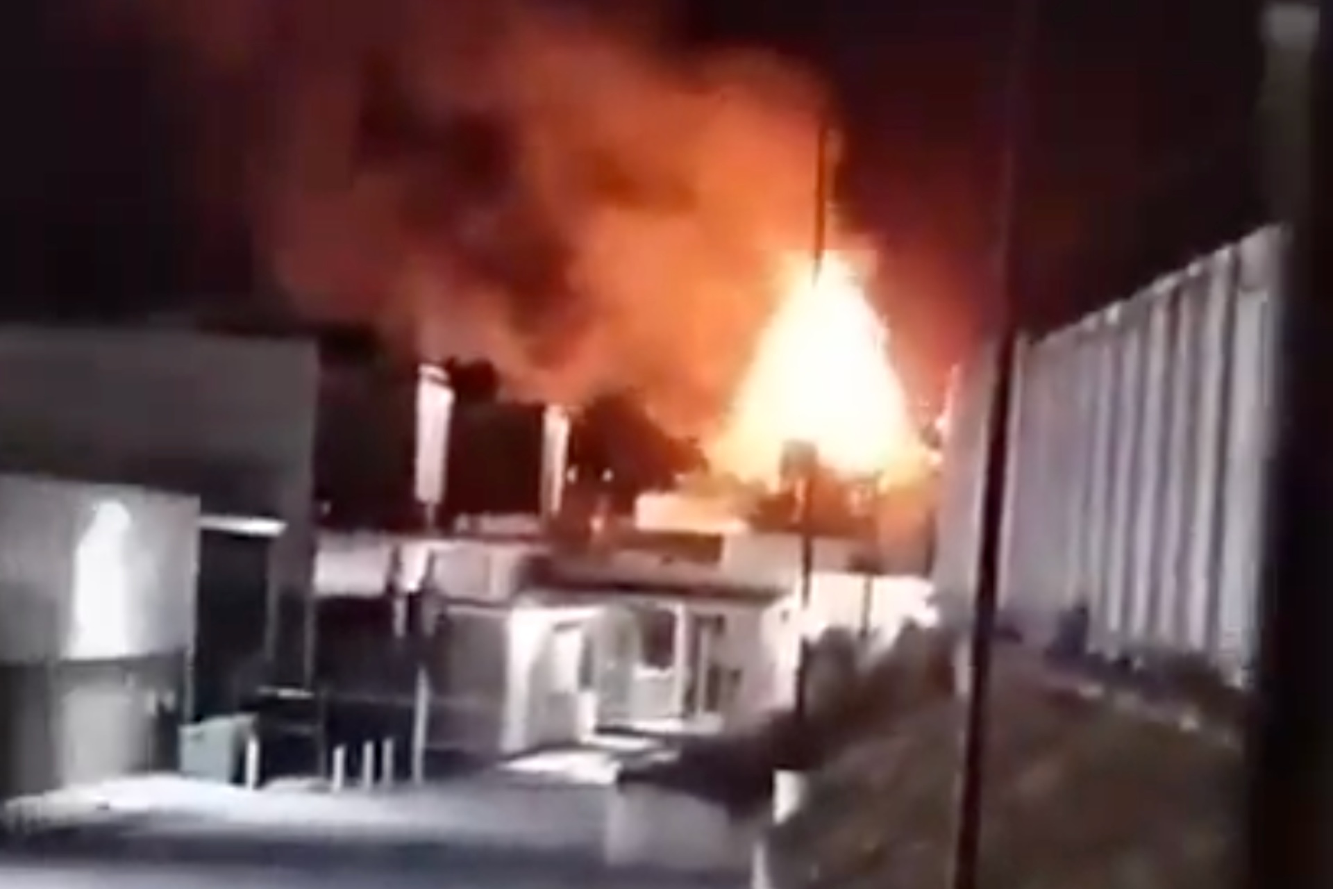 Incendian autos y tiendas en varios municipios de Jalisco