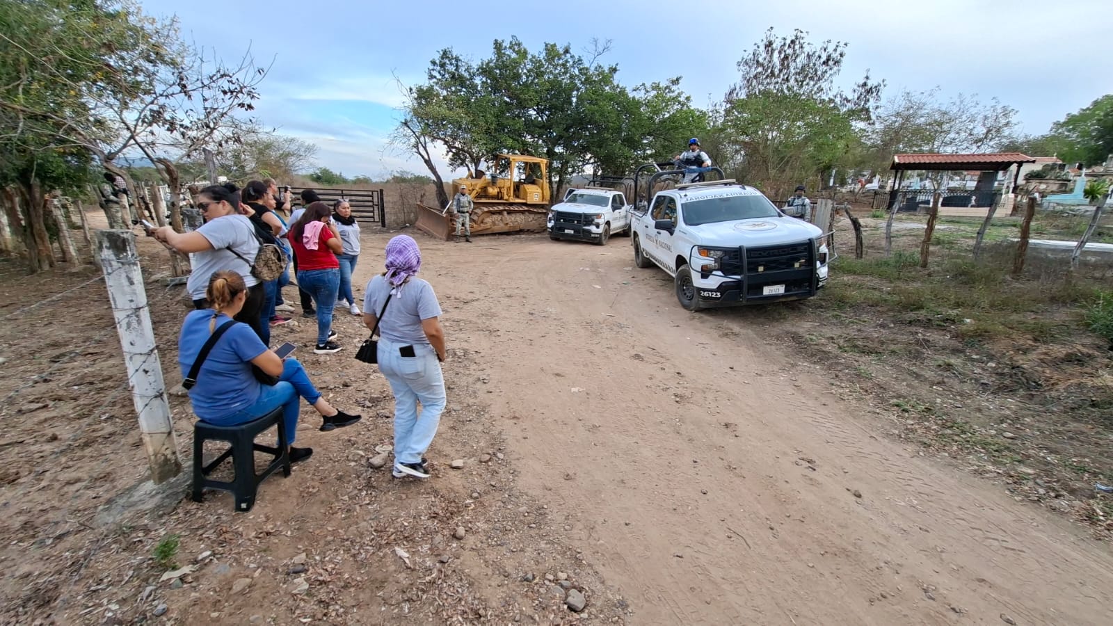 ¡TENSIÓN EN LA FOSA! ???? Madres buscadoras encaran a la Fiscal: «Queremos saber si son los mineros»