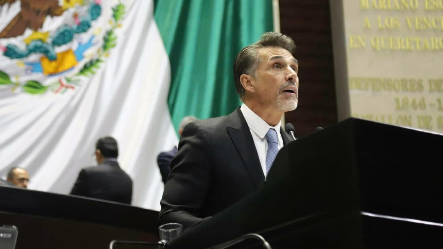 Morena abre proceso contra Sergio Mayer por pedir licencia para participar en La Casa de los Famosos