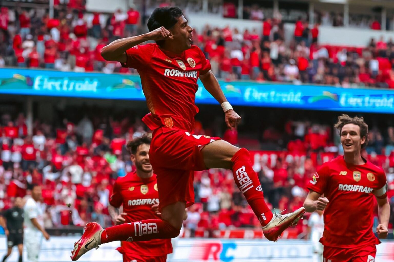 Toluca se impuso a Chivas, Diablos son líderes momentáneos