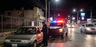 Manejar sin seguro en México 2026: multas, consecuencias graves y cuánto podrías pagar manejar sin seguro en México 2026 con conductor detenido por tránsito y revisión de documentos